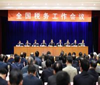 通过工具拓展出海量相关词，再筛选出优质词